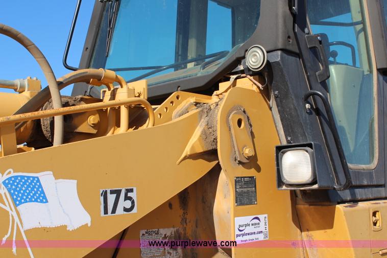 image for item H2679 2002 Caterpillar 963C track loader