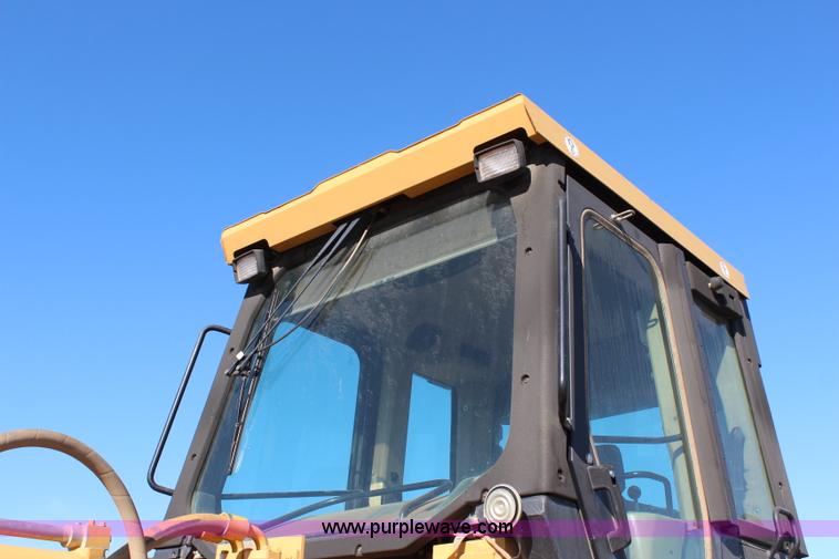 image for item H2679 2002 Caterpillar 963C track loader