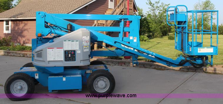 image for item H2699 1993 Genie Z45/22 boom lift