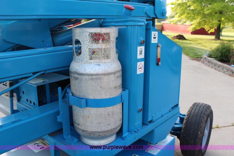 image for item H2699 1993 Genie Z45/22 boom lift