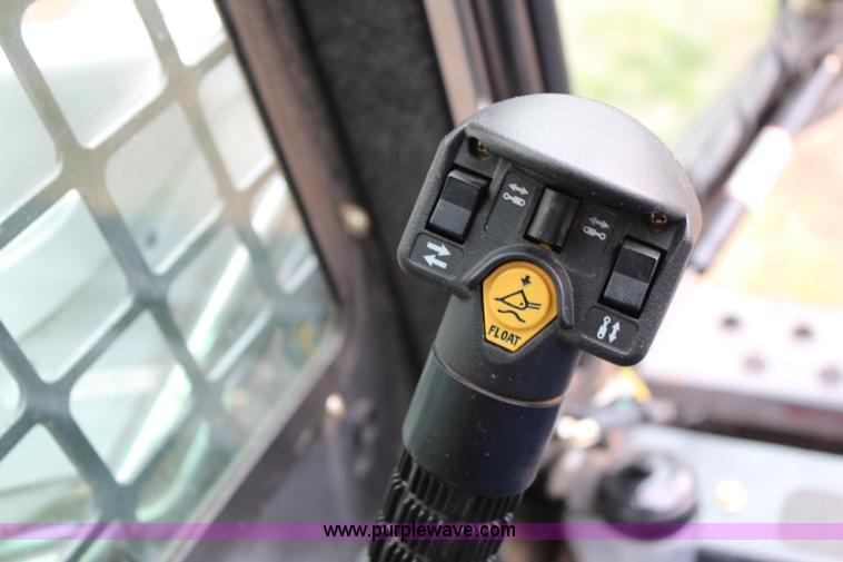 image for item H2711 2008 Bobcat S185 skid steer