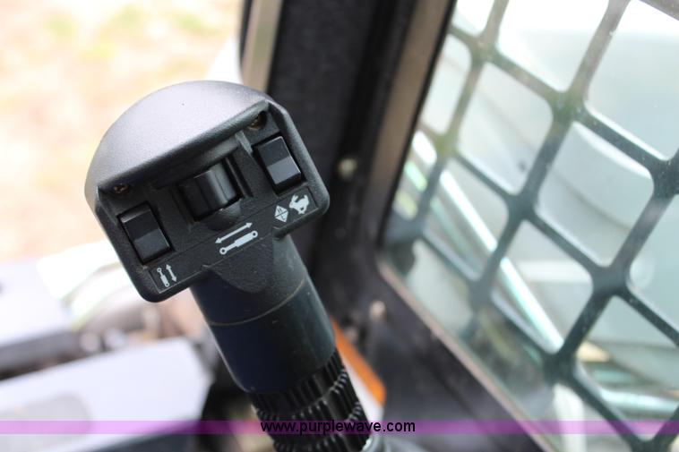 image for item H2711 2008 Bobcat S185 skid steer