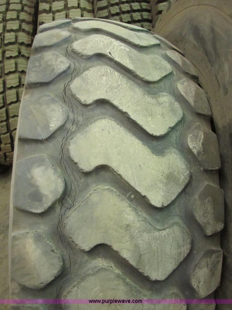 image for item I2553 (2) Michelin 17.5RS25 XHA tires