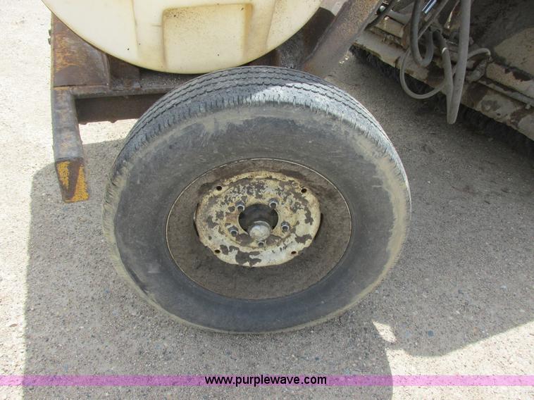 image for item I2563 Rosco RB38 broom