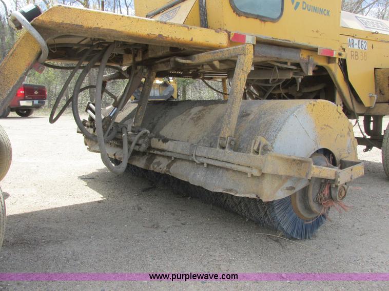 image for item I2563 Rosco RB38 broom