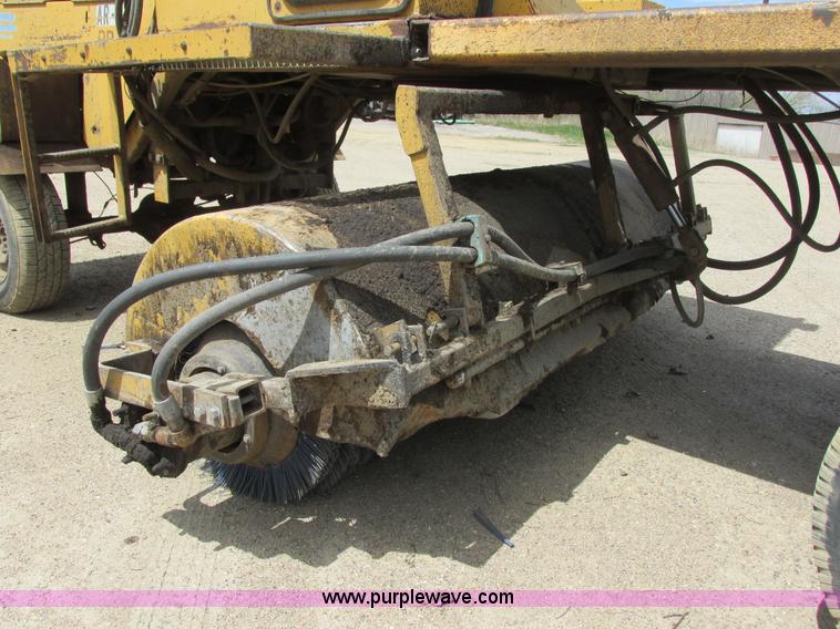 image for item I2563 Rosco RB38 broom