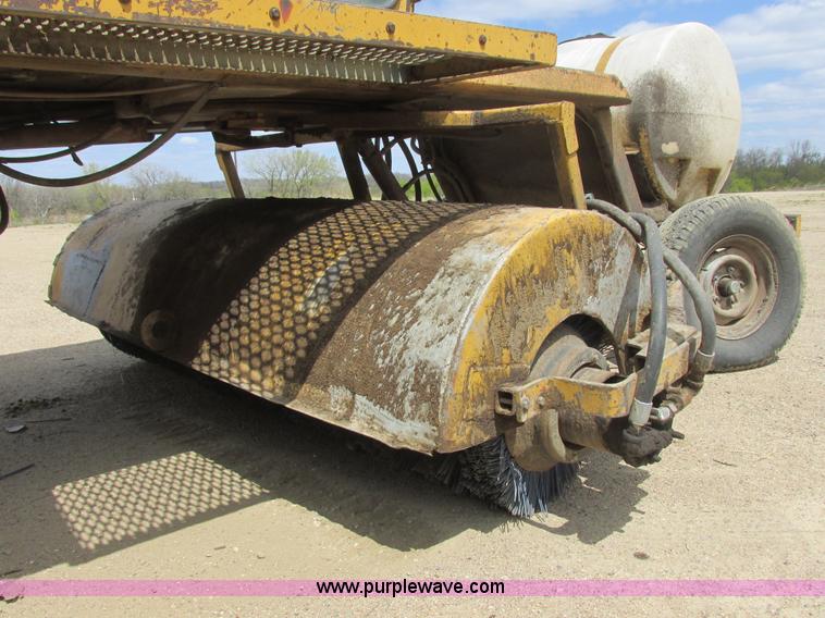 image for item I2563 Rosco RB38 broom