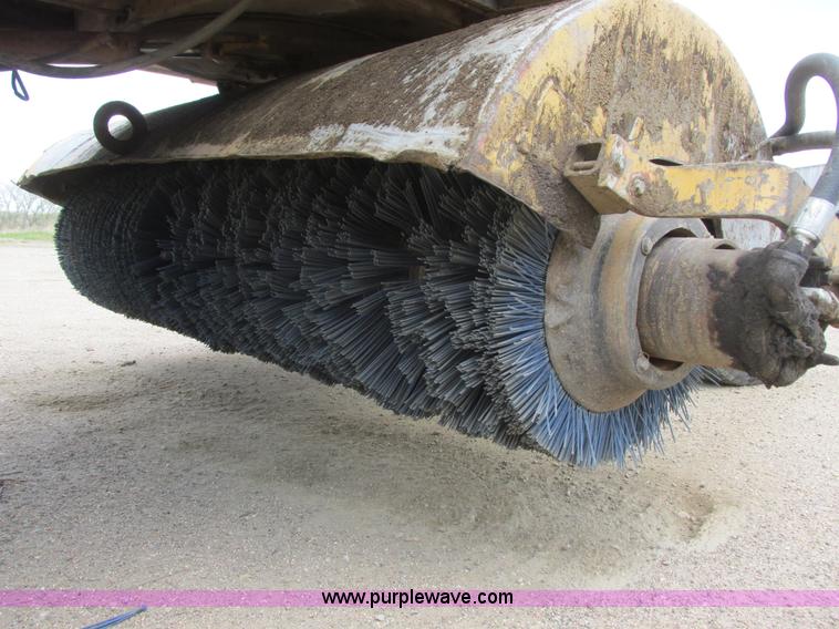 image for item I2563 Rosco RB38 broom