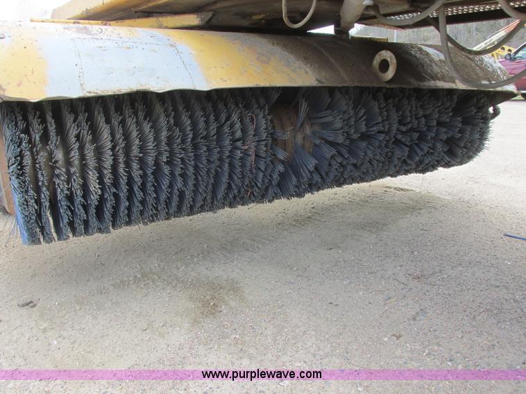 image for item I2563 Rosco RB38 broom