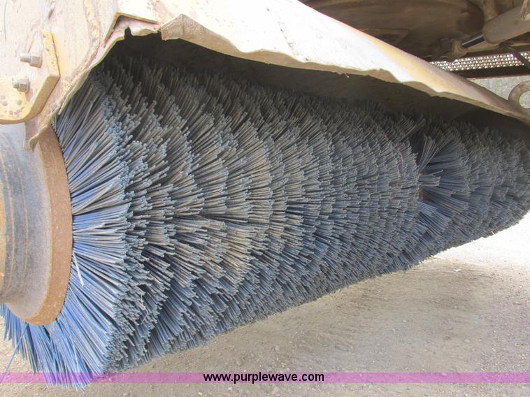 image for item I2563 Rosco RB38 broom