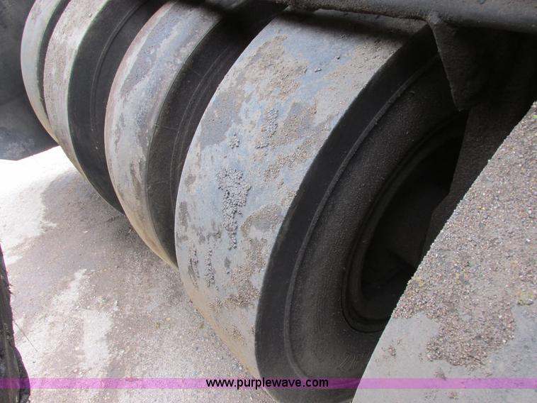 image for item I2564 Dynapac CP271 dual rubber tire roller