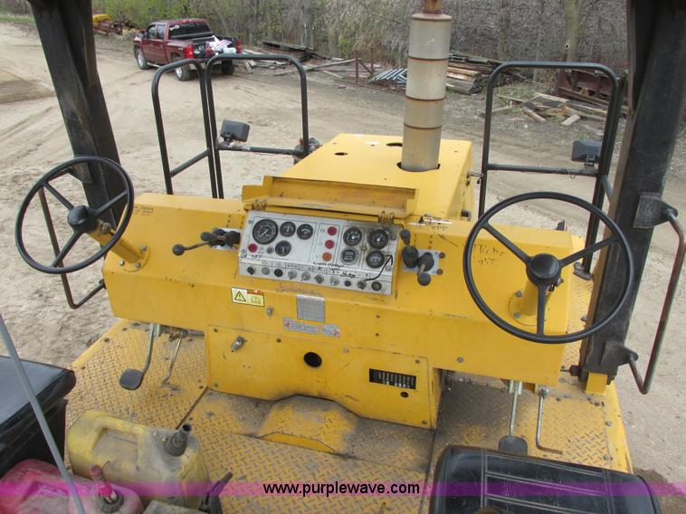 image for item I2564 Dynapac CP271 dual rubber tire roller