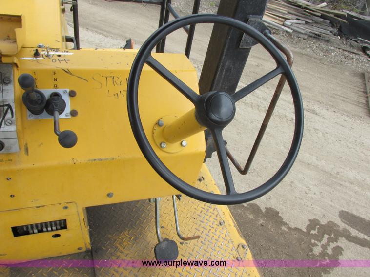 image for item I2564 Dynapac CP271 dual rubber tire roller