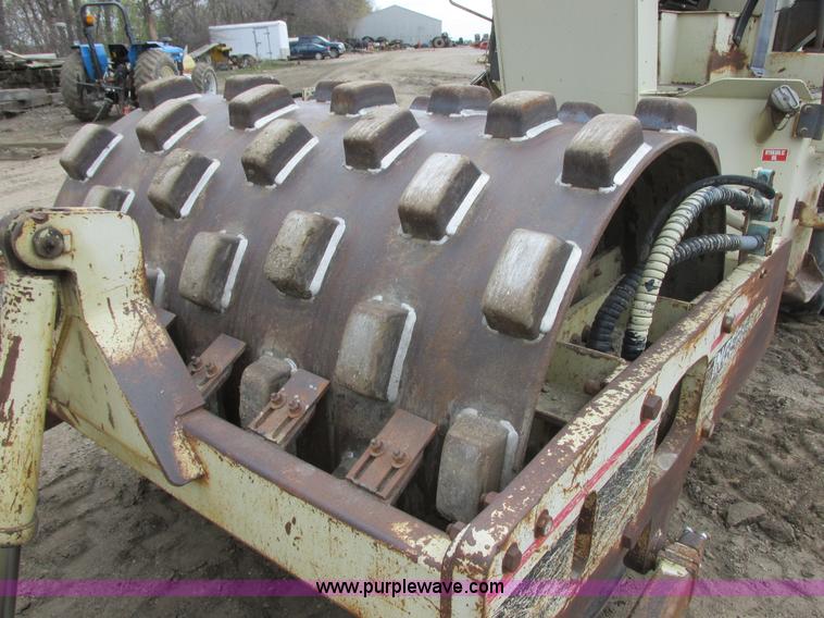 image for item I2565 1995 Ingersoll Rand SD-70F vibratory padfoot compactor