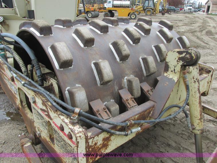 image for item I2565 1995 Ingersoll Rand SD-70F vibratory padfoot compactor