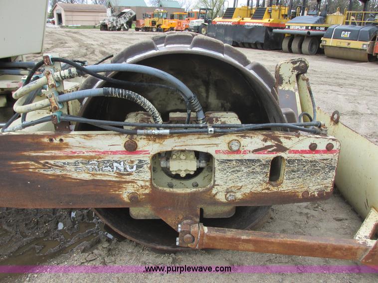 image for item I2565 1995 Ingersoll Rand SD-70F vibratory padfoot compactor