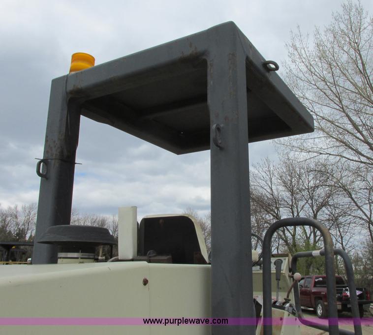 image for item I2565 1995 Ingersoll Rand SD-70F vibratory padfoot compactor