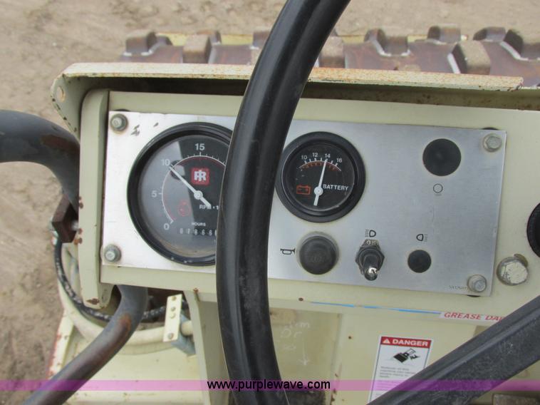 image for item I2565 1995 Ingersoll Rand SD-70F vibratory padfoot compactor