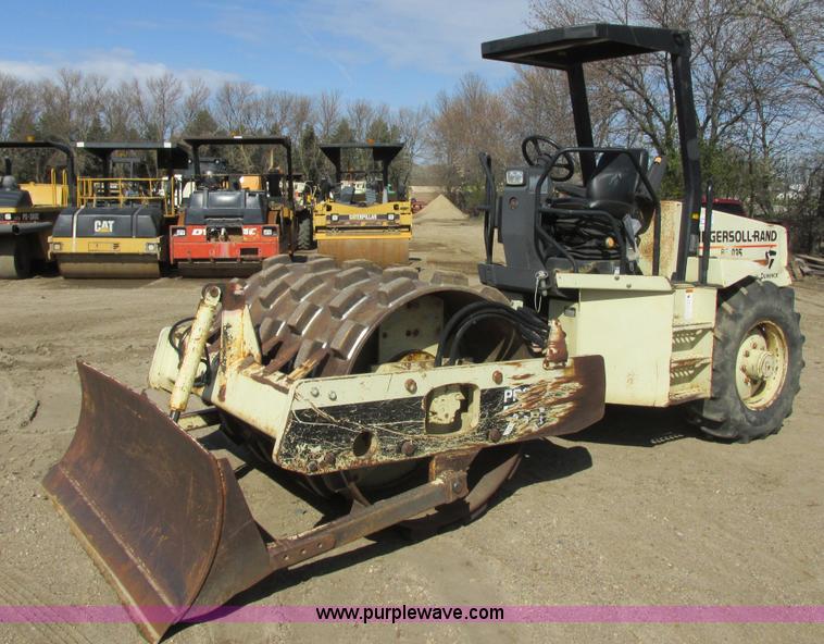 image for item I2568 1998 Ingersoll Rand SD-70F Pro Pac vibratory pad foot compactor