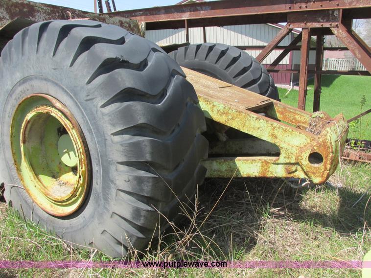 image for item I2570 Euclid 34LDT tractor scraper