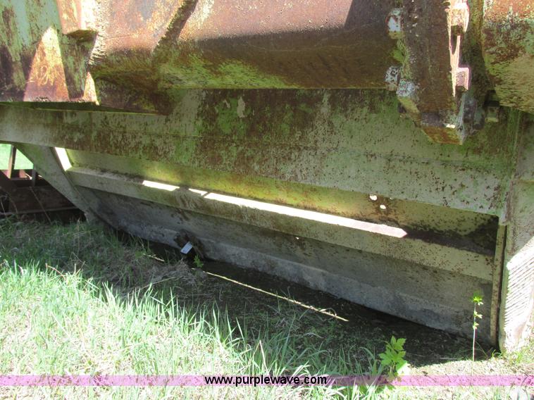 image for item I2570 Euclid 34LDT tractor scraper