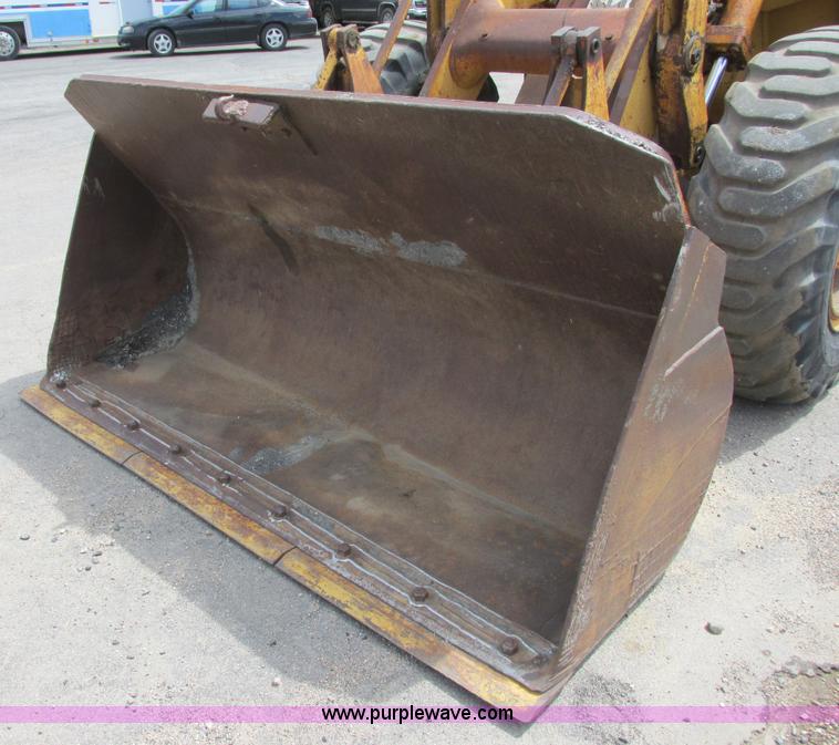 image for item I2626 1974 Caterpillar 930 wheel loader