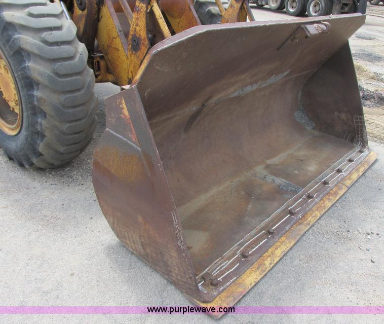 image for item I2626 1974 Caterpillar 930 wheel loader