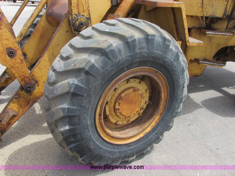 image for item I2626 1974 Caterpillar 930 wheel loader