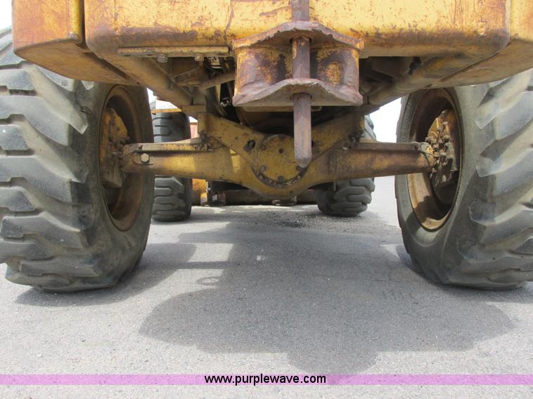 image for item I2626 1974 Caterpillar 930 wheel loader