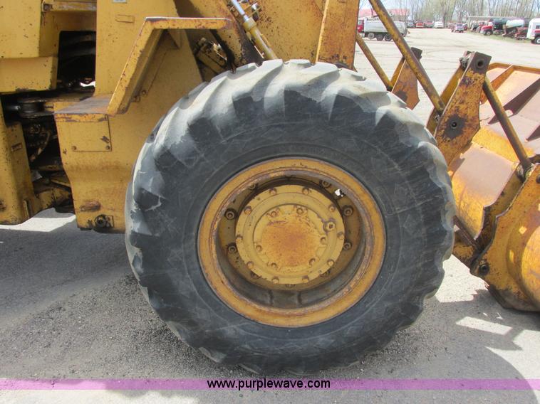 image for item I2626 1974 Caterpillar 930 wheel loader