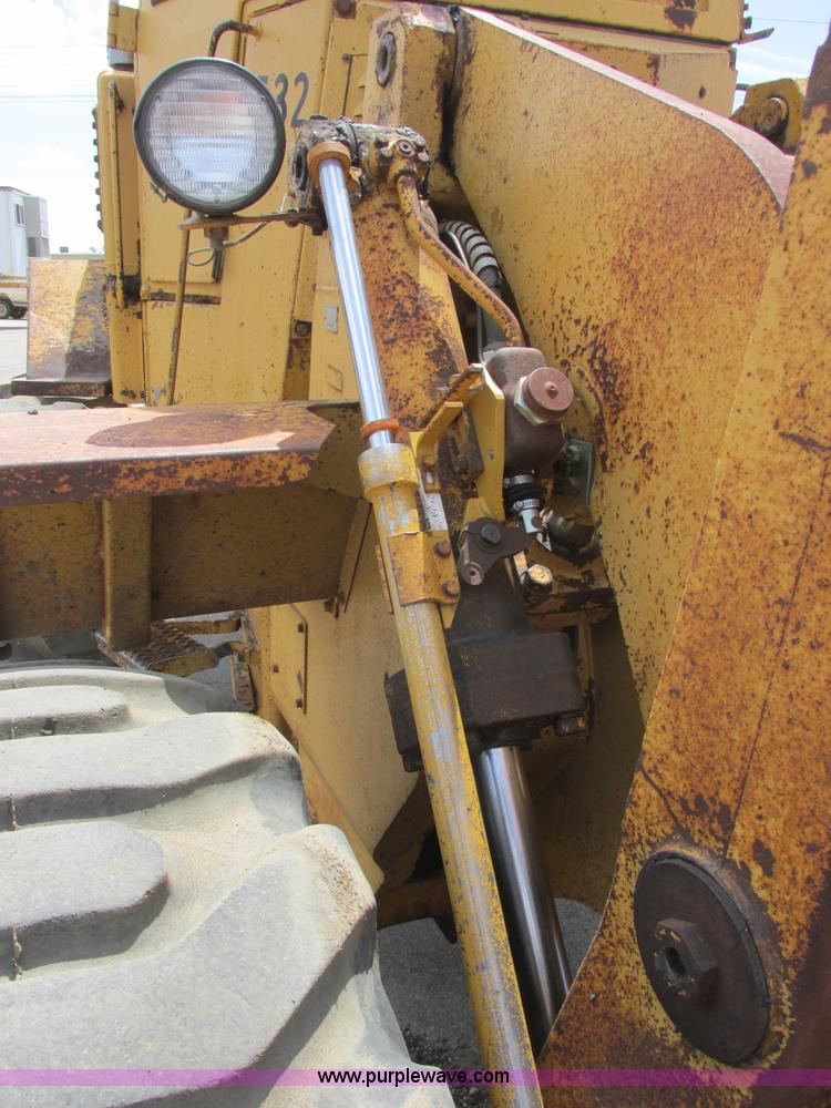 image for item I2626 1974 Caterpillar 930 wheel loader