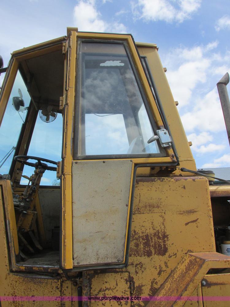 image for item I2626 1974 Caterpillar 930 wheel loader