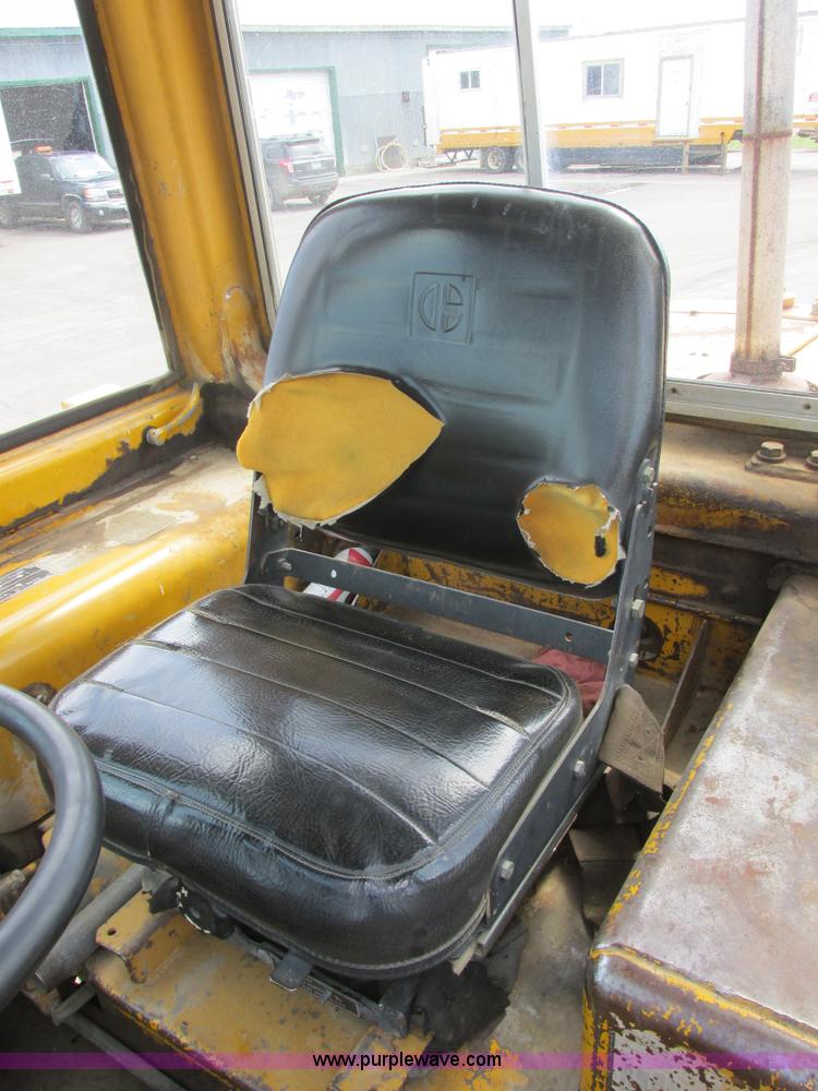 image for item I2626 1974 Caterpillar 930 wheel loader
