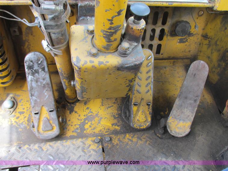 image for item I2626 1974 Caterpillar 930 wheel loader
