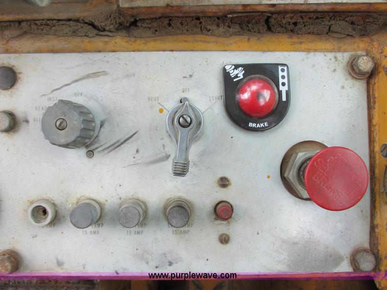 image for item I2626 1974 Caterpillar 930 wheel loader