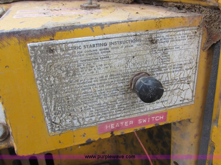 image for item I2626 1974 Caterpillar 930 wheel loader