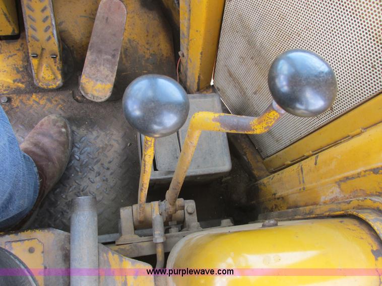 image for item I2626 1974 Caterpillar 930 wheel loader