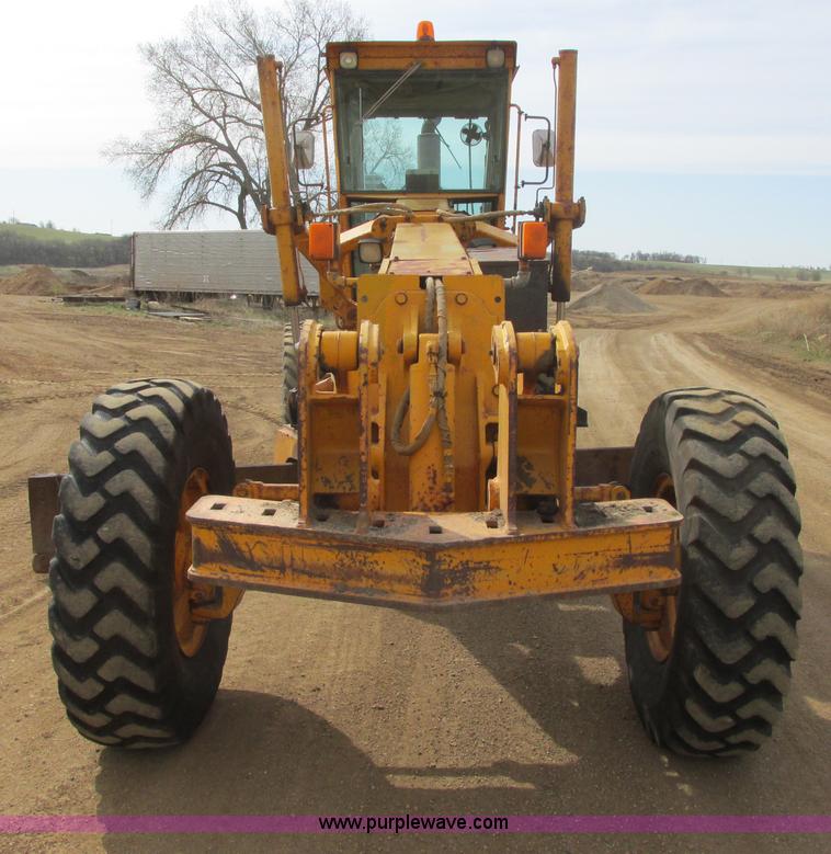 image for item I2627 1988 John Deere 770B articulated motor grader