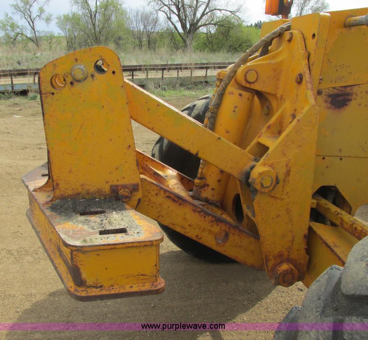 image for item I2627 1988 John Deere 770B articulated motor grader