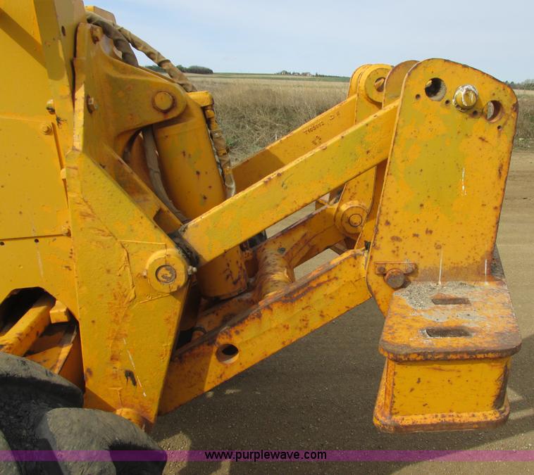 image for item I2627 1988 John Deere 770B articulated motor grader