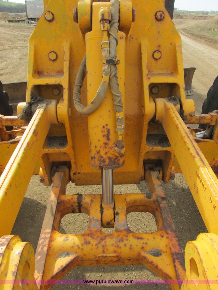 image for item I2627 1988 John Deere 770B articulated motor grader