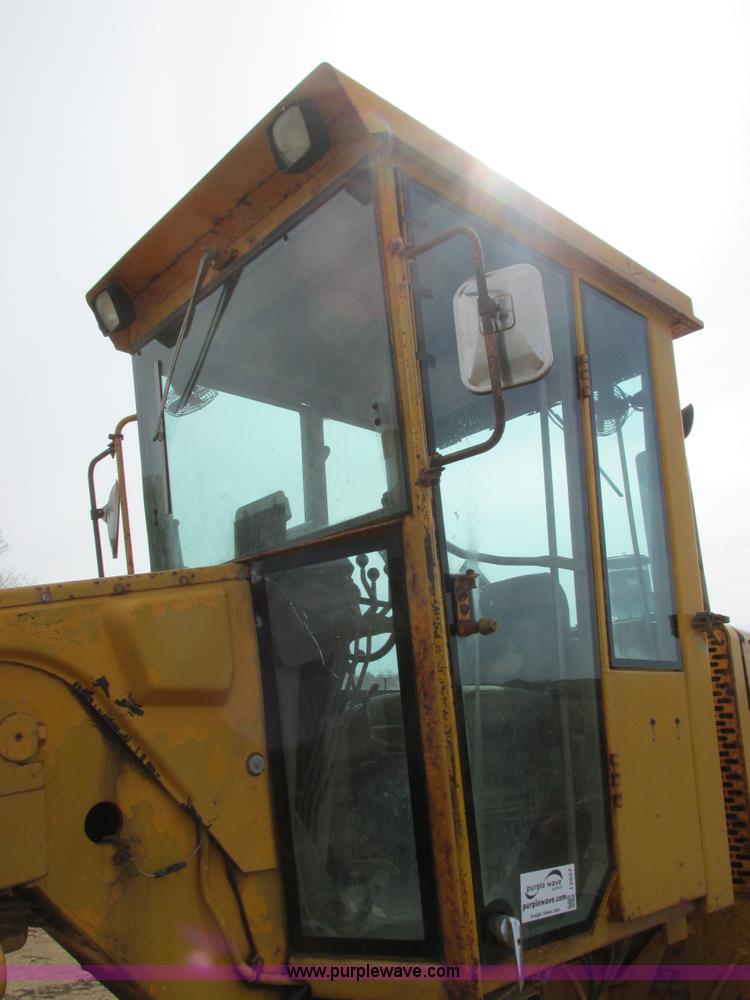 image for item I2627 1988 John Deere 770B articulated motor grader