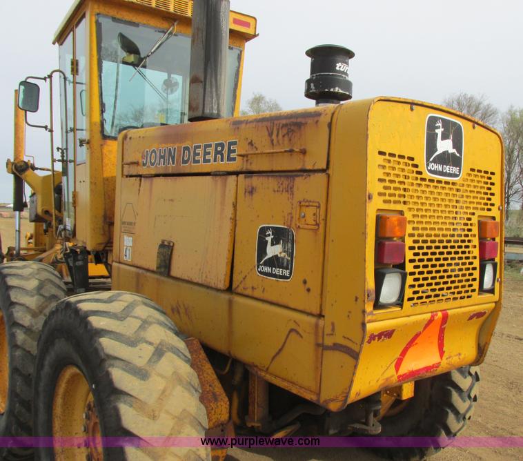 image for item I2627 1988 John Deere 770B articulated motor grader