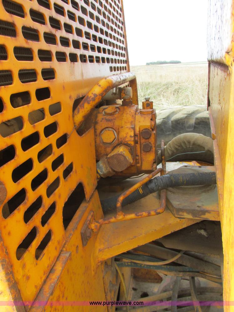 image for item I2627 1988 John Deere 770B articulated motor grader