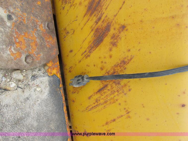 image for item I2627 1988 John Deere 770B articulated motor grader