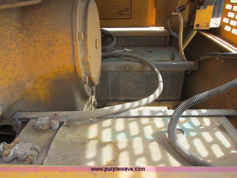 image for item I2627 1988 John Deere 770B articulated motor grader