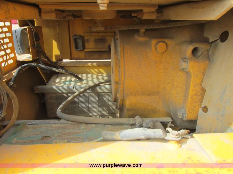 image for item I2627 1988 John Deere 770B articulated motor grader