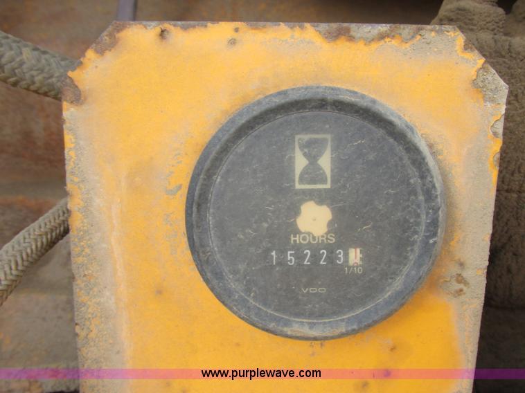 image for item I2627 1988 John Deere 770B articulated motor grader