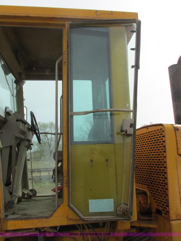 image for item I2627 1988 John Deere 770B articulated motor grader