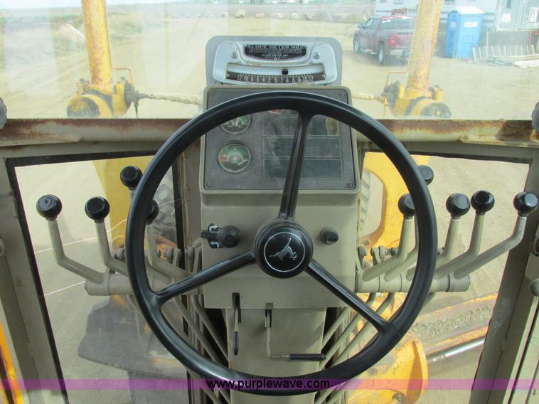 image for item I2627 1988 John Deere 770B articulated motor grader